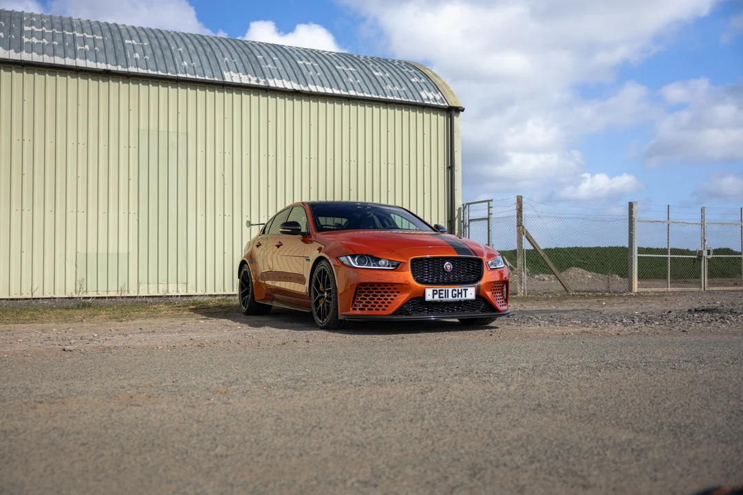 2019 Jaguar XE - Image 3 of 31