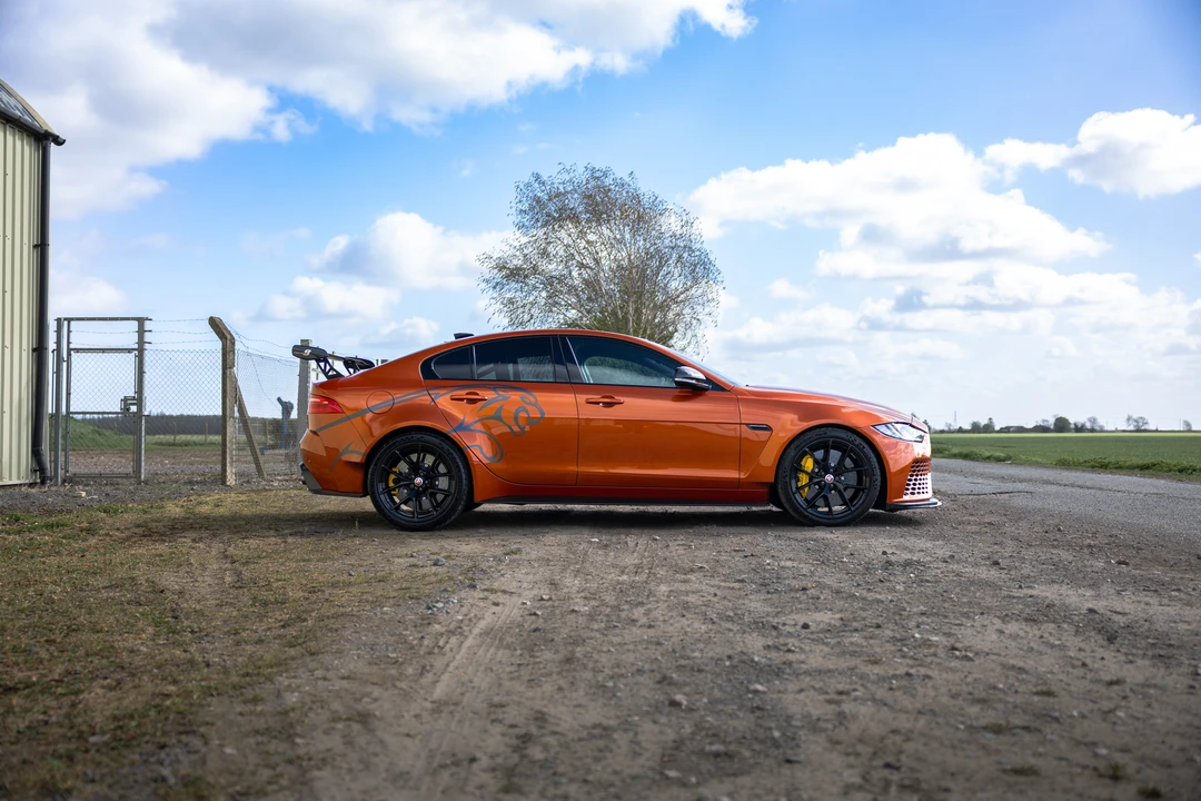 2019 Jaguar XE - Image 4 of 31