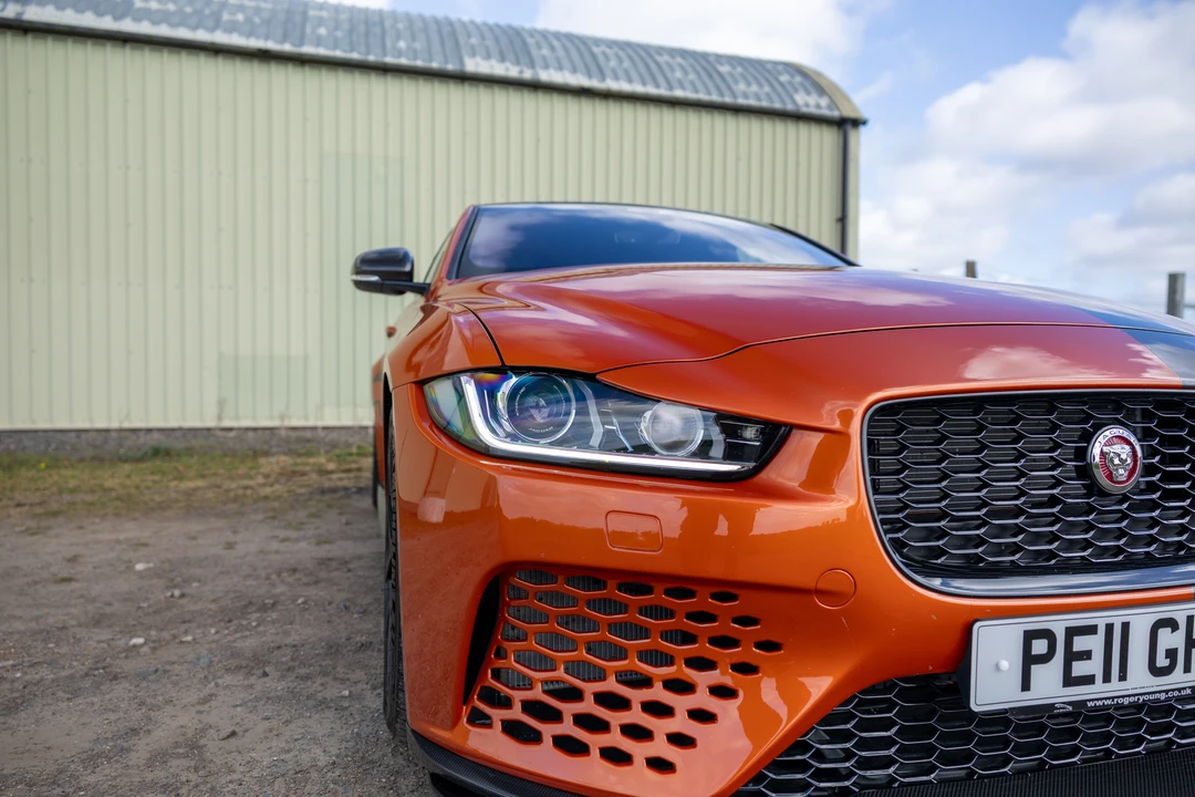 2019 Jaguar XE - Image 11 of 31