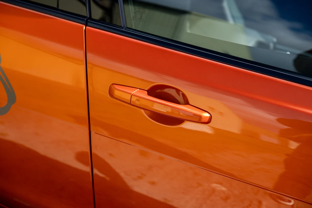 2019 Jaguar XE - Image 27 of 31