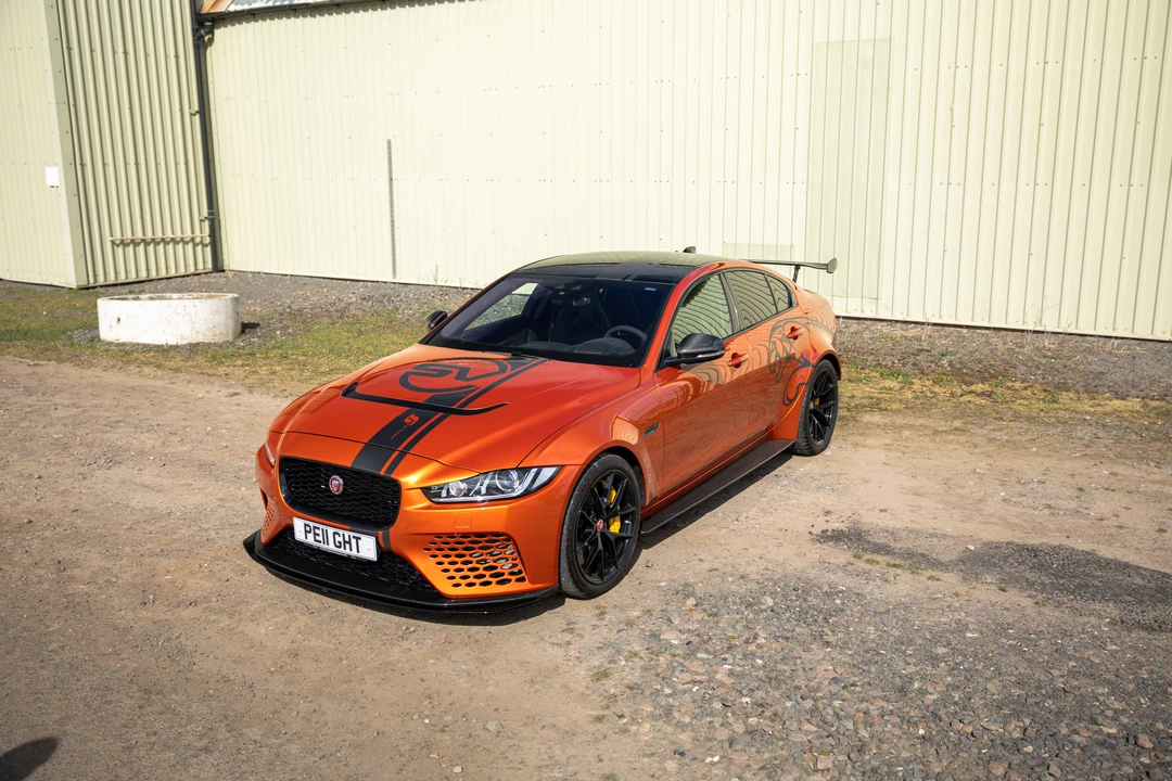 2019 Jaguar XE - Image 9 of 31