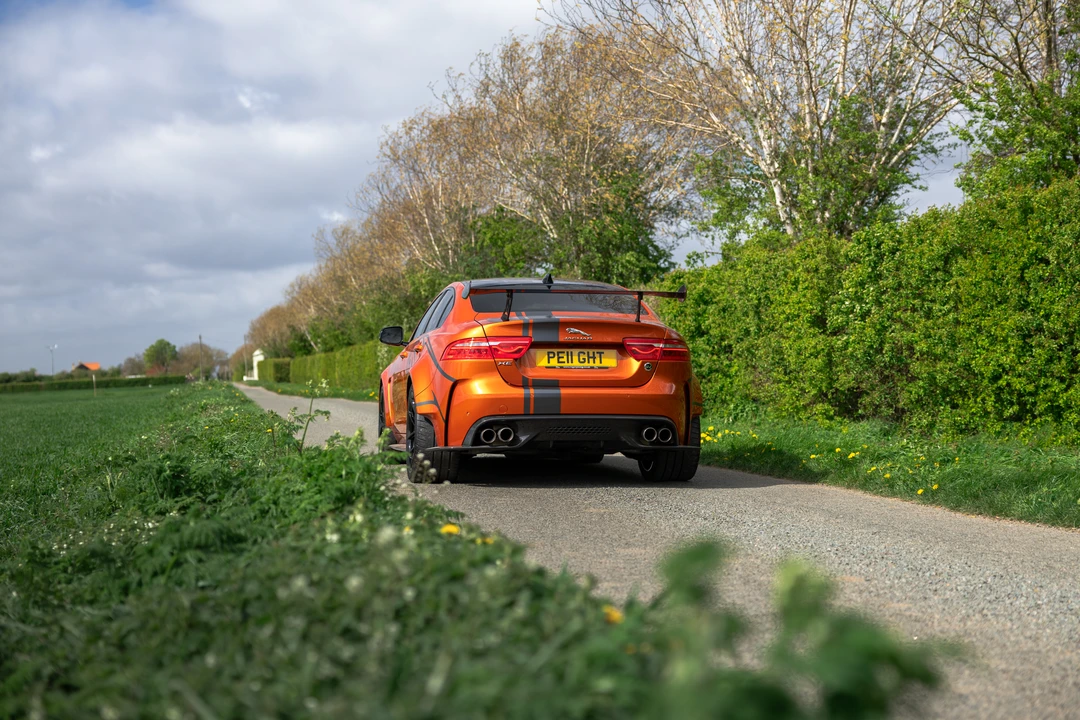 2019 Jaguar XE - Image 7 of 31