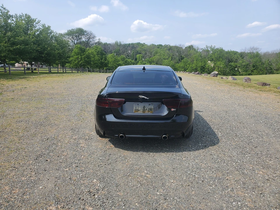 2019 Jaguar XE - Image 15 of 25