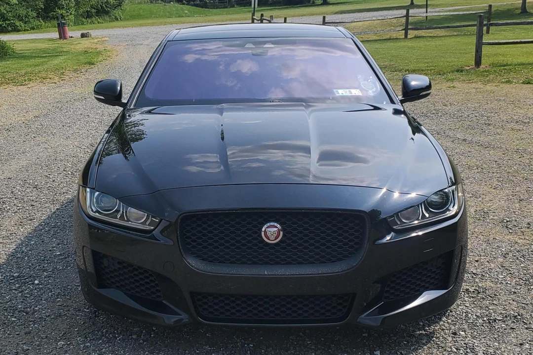2019 Jaguar XE - Image 2 of 25