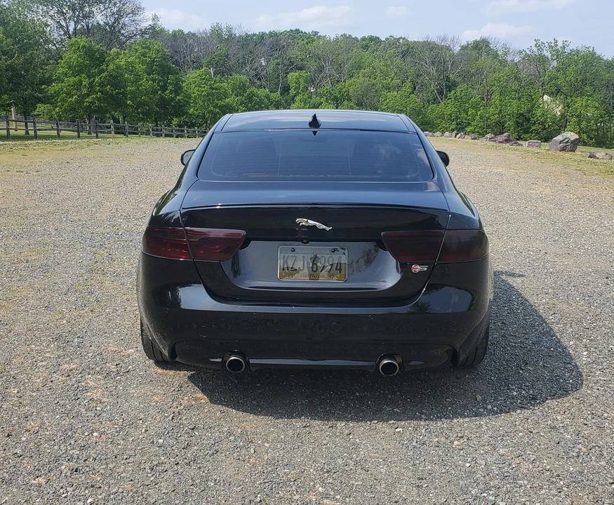 2019 Jaguar XE - Image 17 of 25