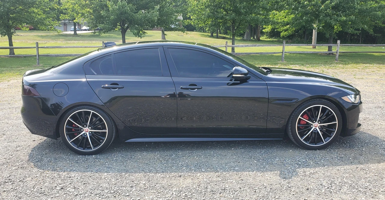2019 Jaguar XE - Image 23 of 25