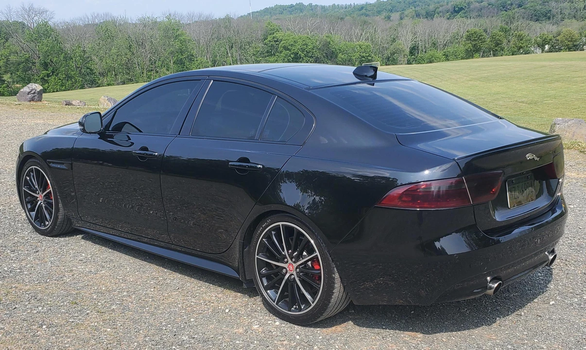 2019 Jaguar XE - Image 13 of 25