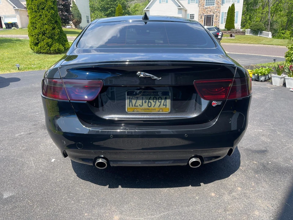 2019 Jaguar XE - Image 18 of 25