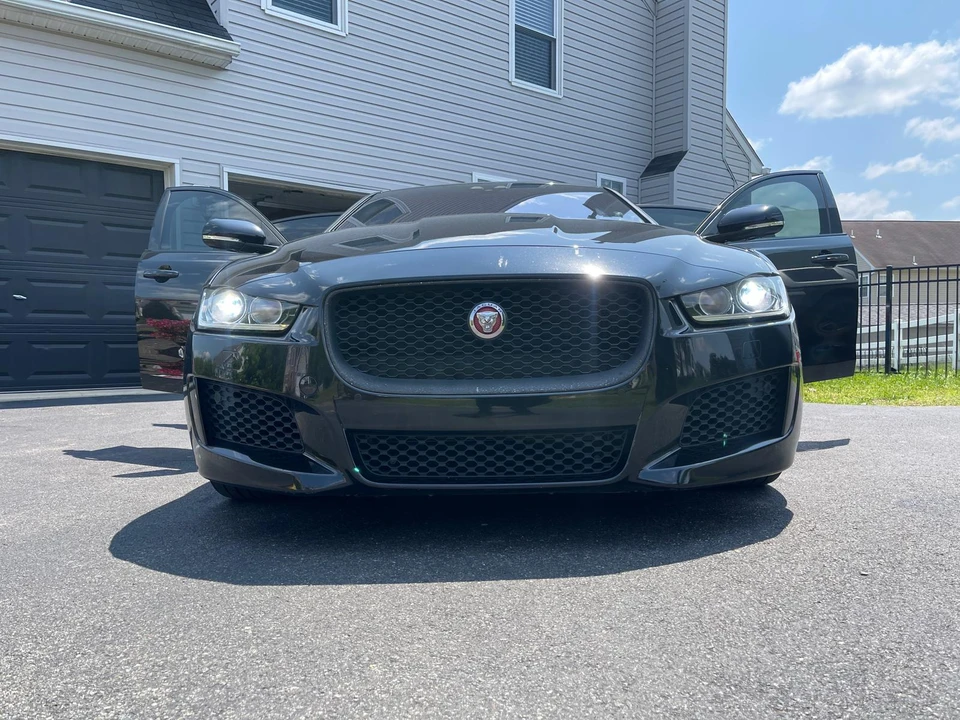 2019 Jaguar XE - Image 7 of 25