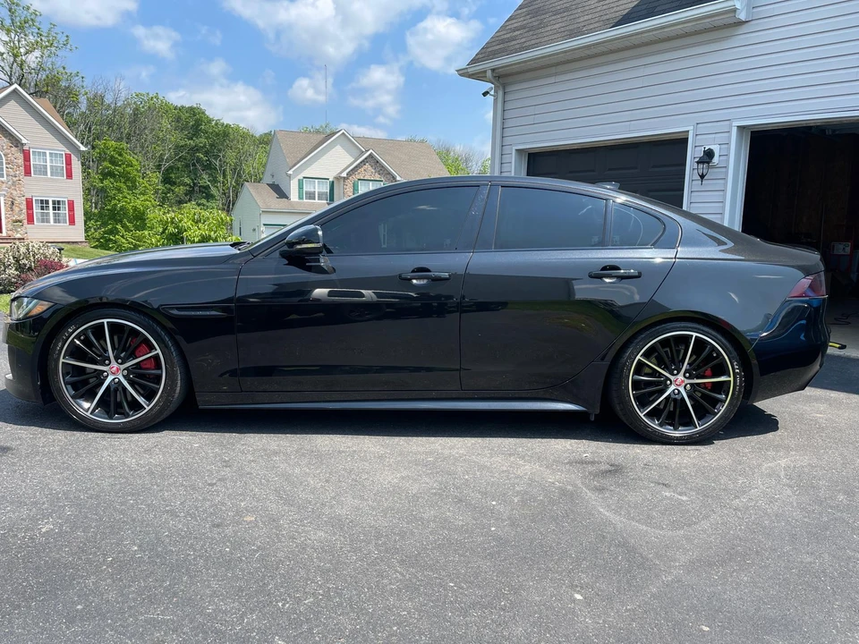 2019 Jaguar XE - Image 9 of 25
