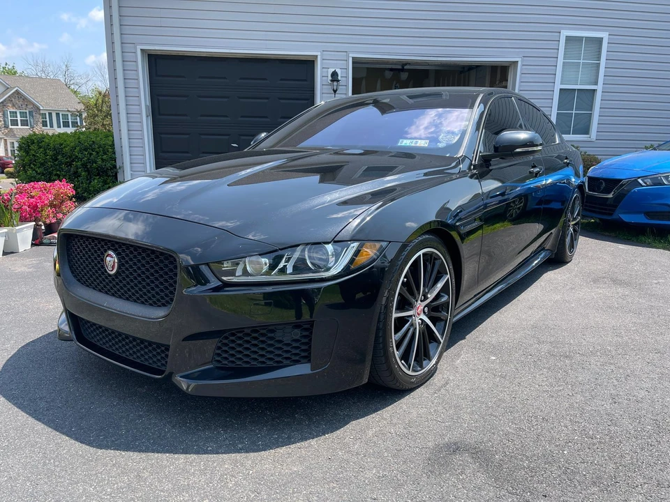 2019 Jaguar XE - Image 8 of 25