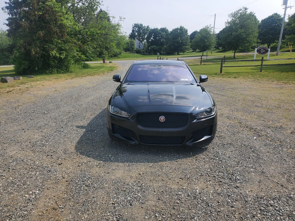 2019 Jaguar XE - Image 6 of 25