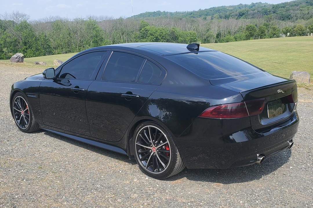 2019 Jaguar XE - Image 4 of 25