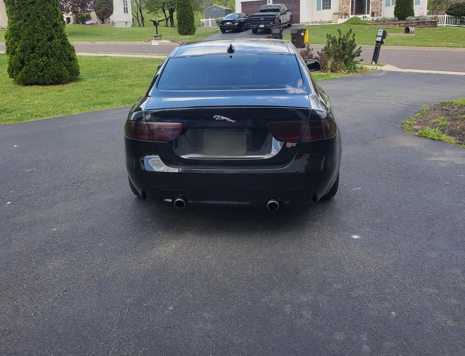 2019 Jaguar XE - Image 16 of 25