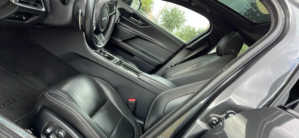 2019 Jaguar XE - Image 3 of 11