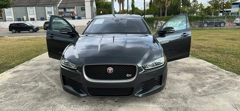 2019 Jaguar XE - Image 11 of 11