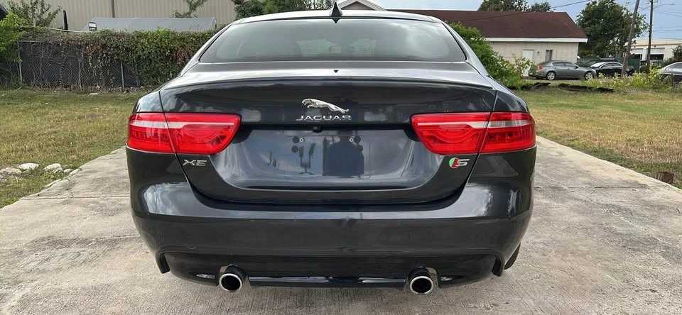 2019 Jaguar XE - Image 10 of 11