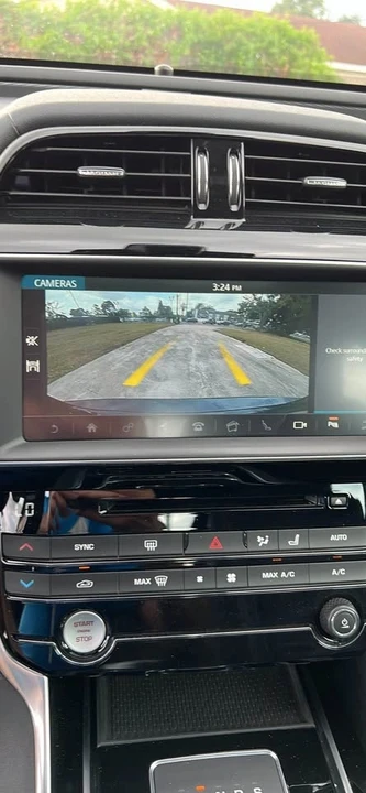 2019 Jaguar XE - Image 6 of 11
