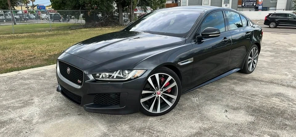 2019 Jaguar XE - Image 8 of 11