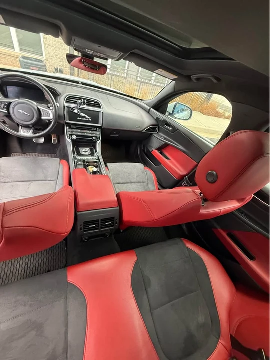 2019 Jaguar XE - Image 10 of 10