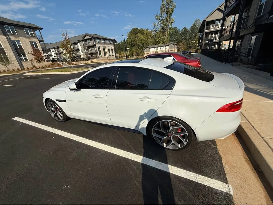 2019 Jaguar XE - Image 5 of 10