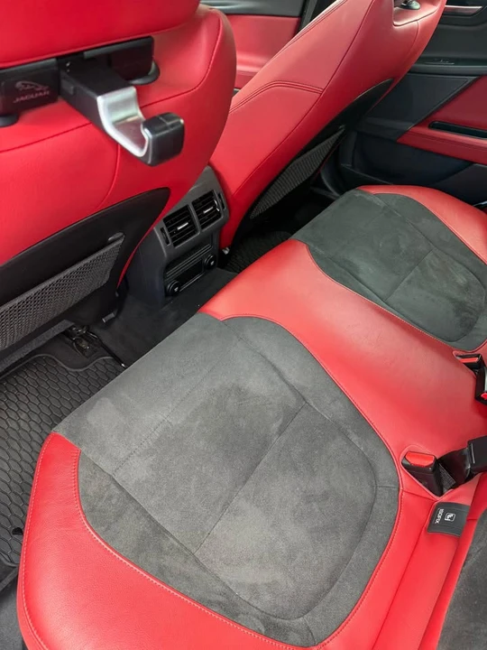 2019 Jaguar XE - Image 8 of 10