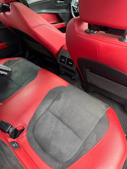 2019 Jaguar XE - Image 9 of 10