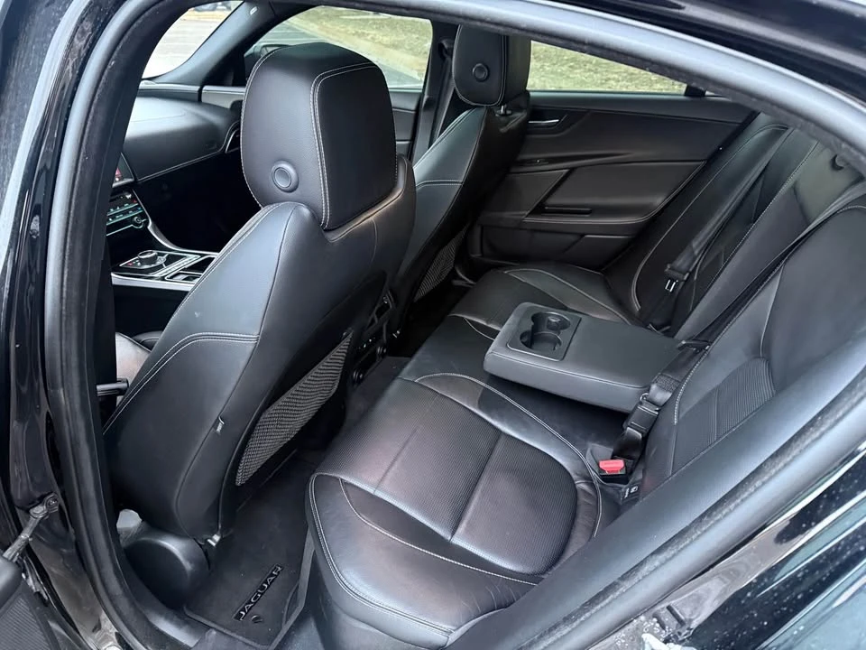 2019 Jaguar XE - Image 17 of 19