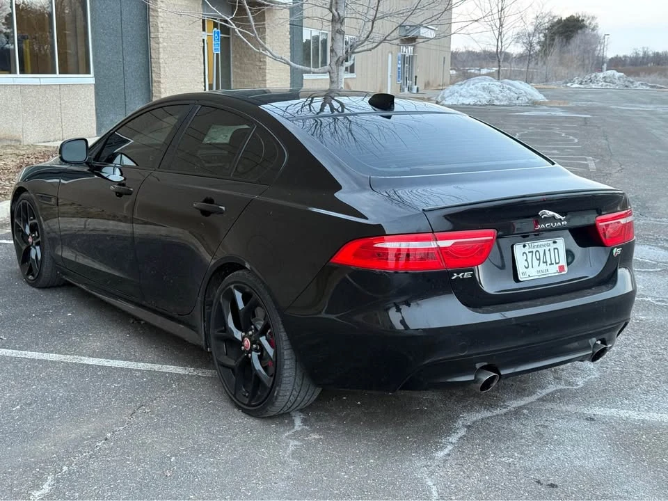 2019 Jaguar XE - Image 9 of 19