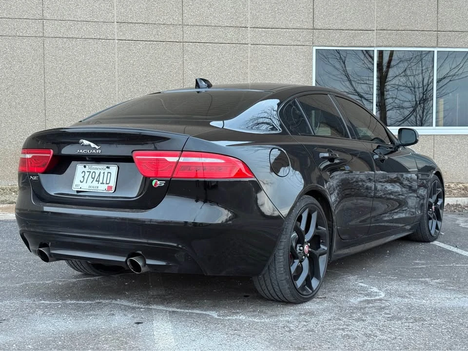 2019 Jaguar XE - Image 10 of 19