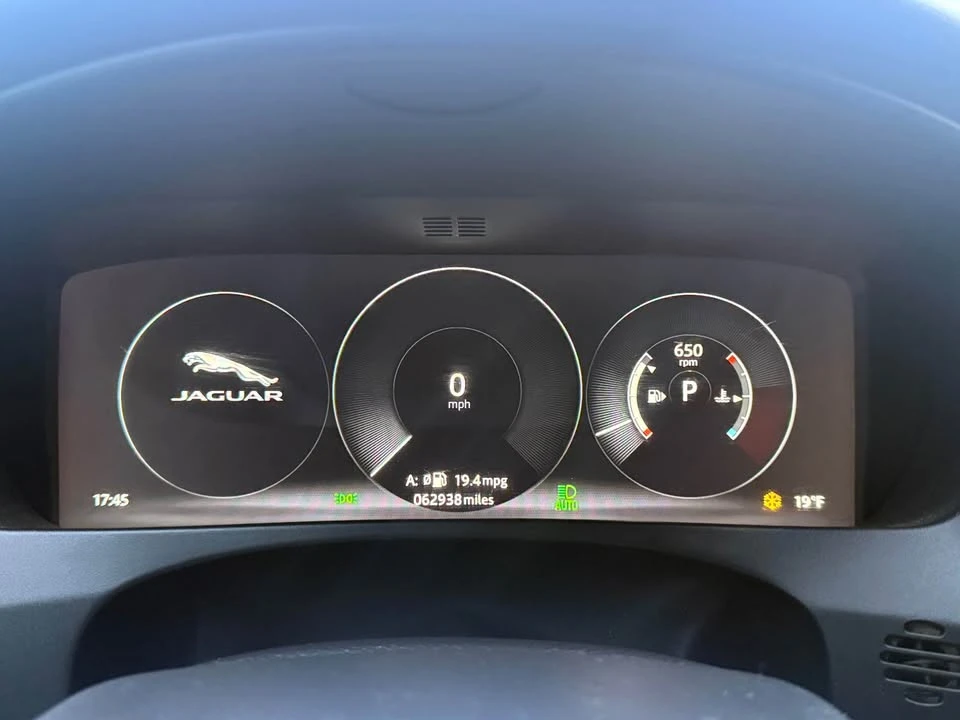 2019 Jaguar XE - Image 13 of 19