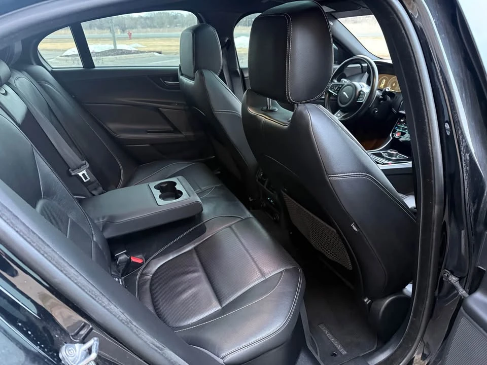 2019 Jaguar XE - Image 18 of 19