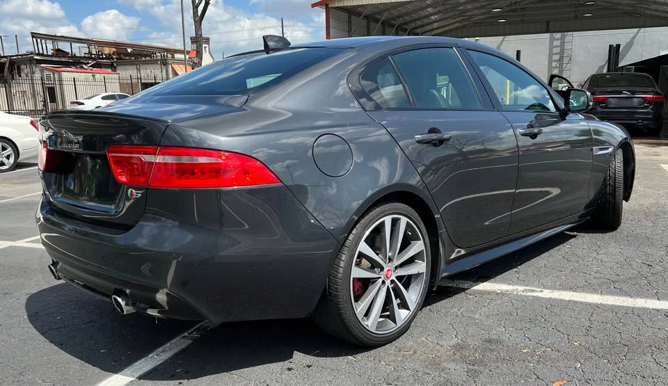 2019 Jaguar XE - Image 6 of 9