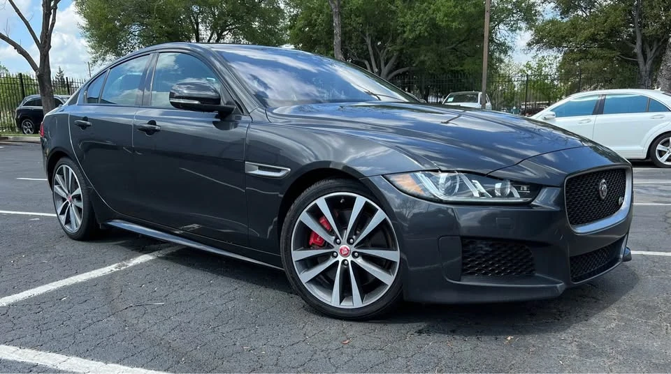 2019 Jaguar XE - Image 9 of 9