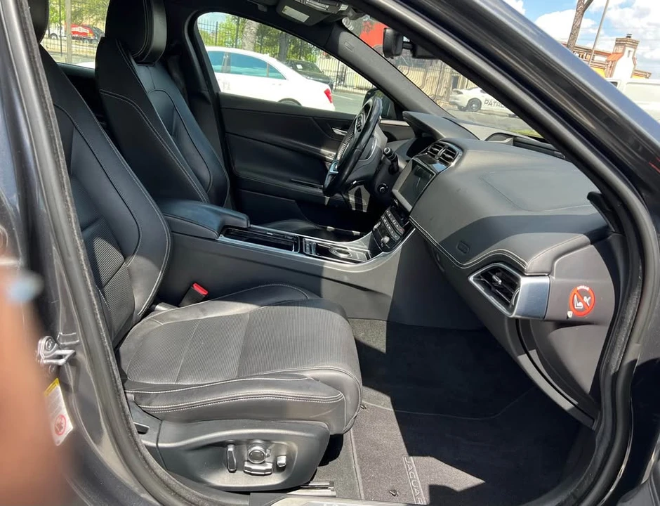 2019 Jaguar XE - Image 2 of 9