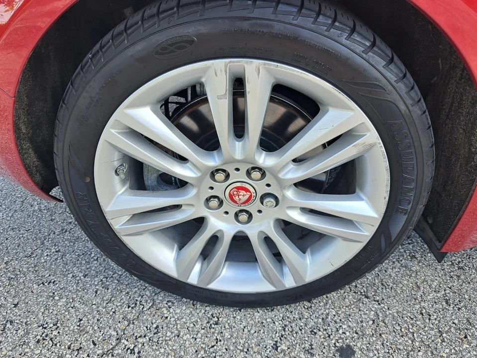 2019 Jaguar XE - Image 16 of 21