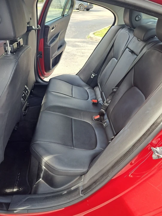 2019 Jaguar XE - Image 10 of 21