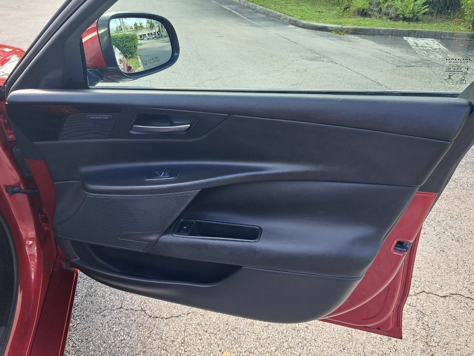 2019 Jaguar XE - Image 13 of 21