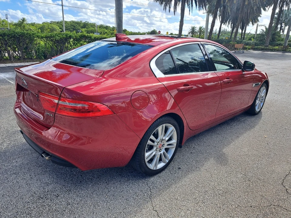 2019 Jaguar XE - Image 4 of 21