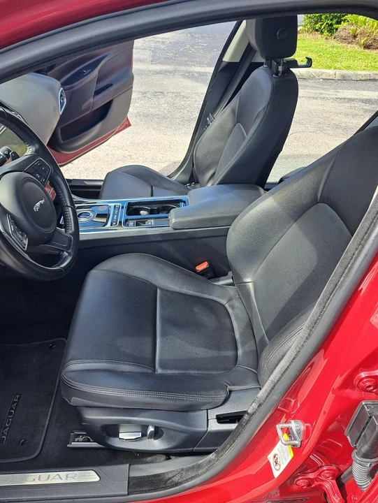 2019 Jaguar XE - Image 8 of 21