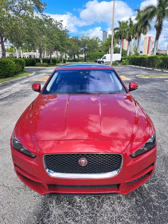 2019 Jaguar XE - Image 2 of 21