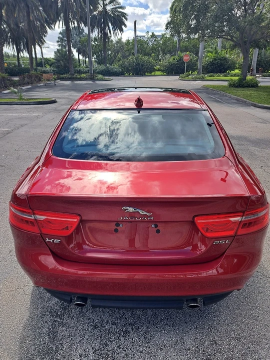 2019 Jaguar XE - Image 5 of 21