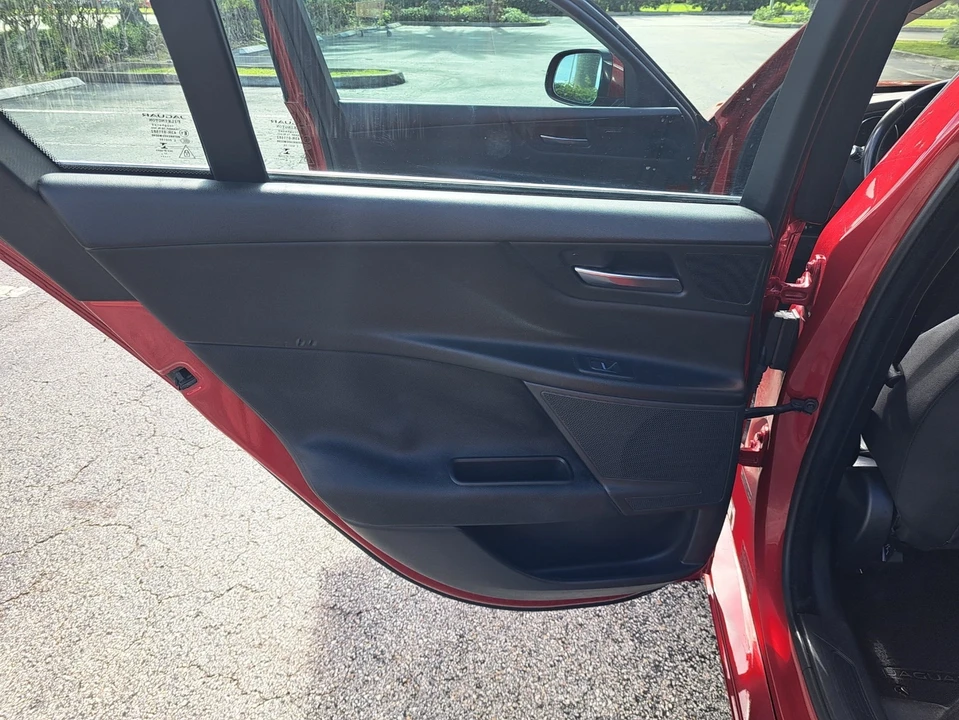 2019 Jaguar XE - Image 11 of 21