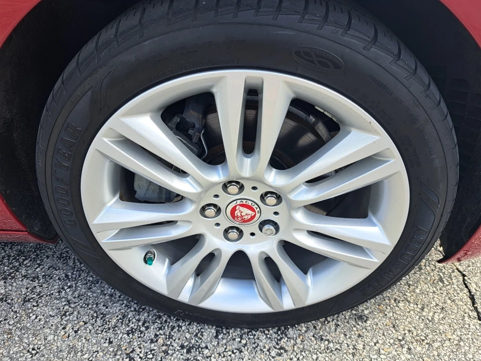 2019 Jaguar XE - Image 15 of 21