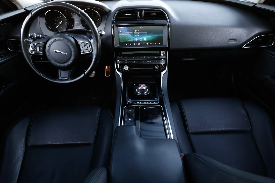 2019 Jaguar XE - Image 2 of 12