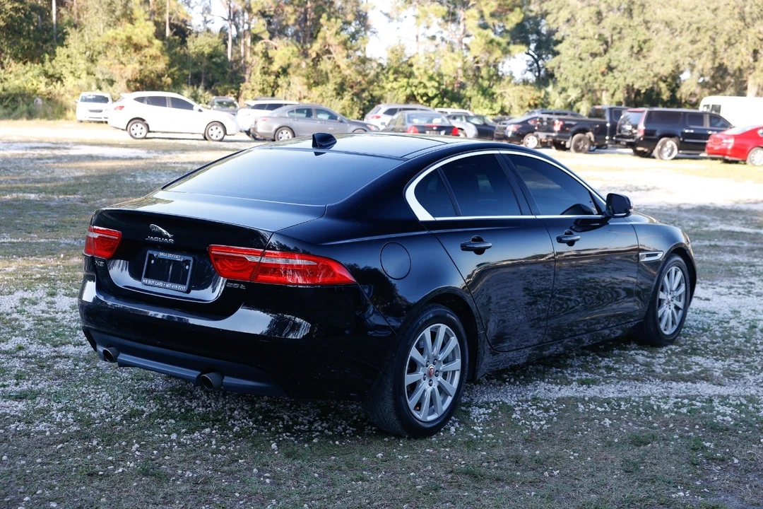 2019 Jaguar XE - Image 10 of 12