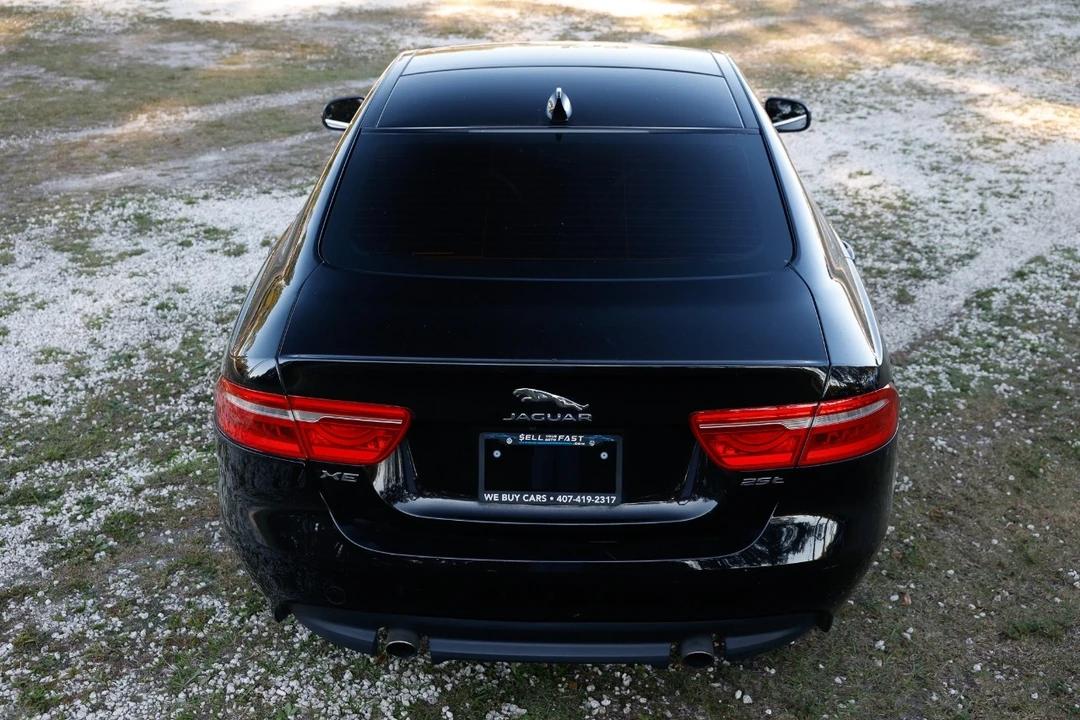 2019 Jaguar XE - Image 6 of 12