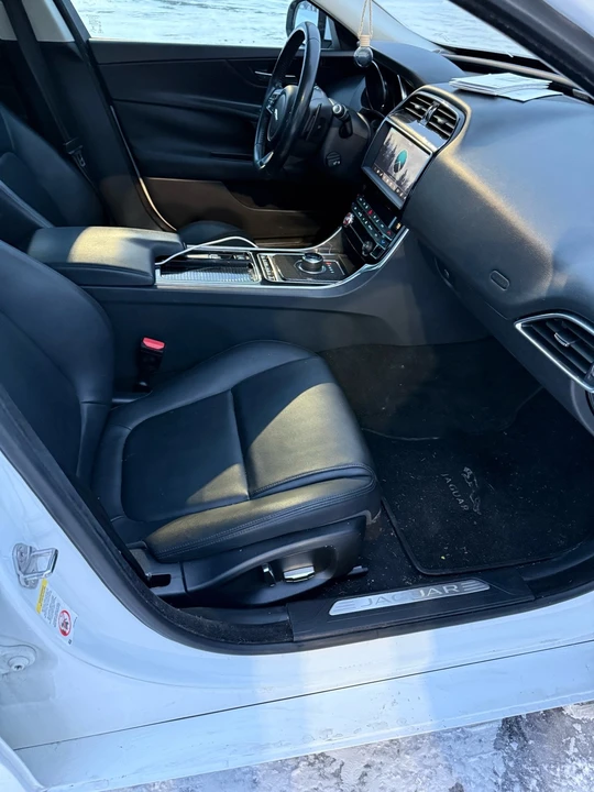 2019 Jaguar XE - Image 16 of 21