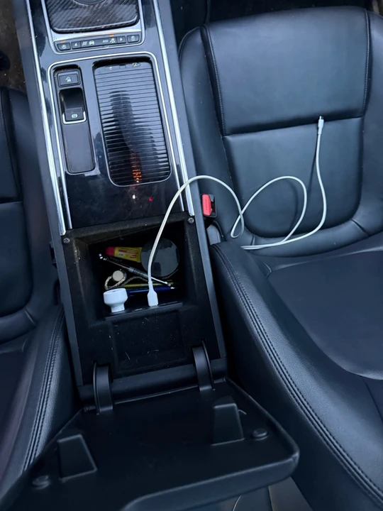2019 Jaguar XE - Image 14 of 21