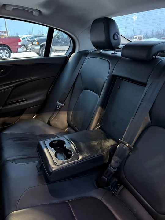 2019 Jaguar XE - Image 18 of 21